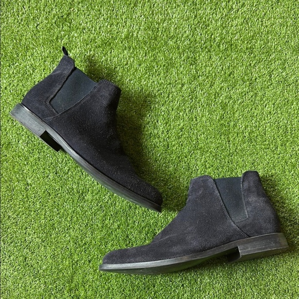 Aldo Black Chukka Boots Sleek and Versatile